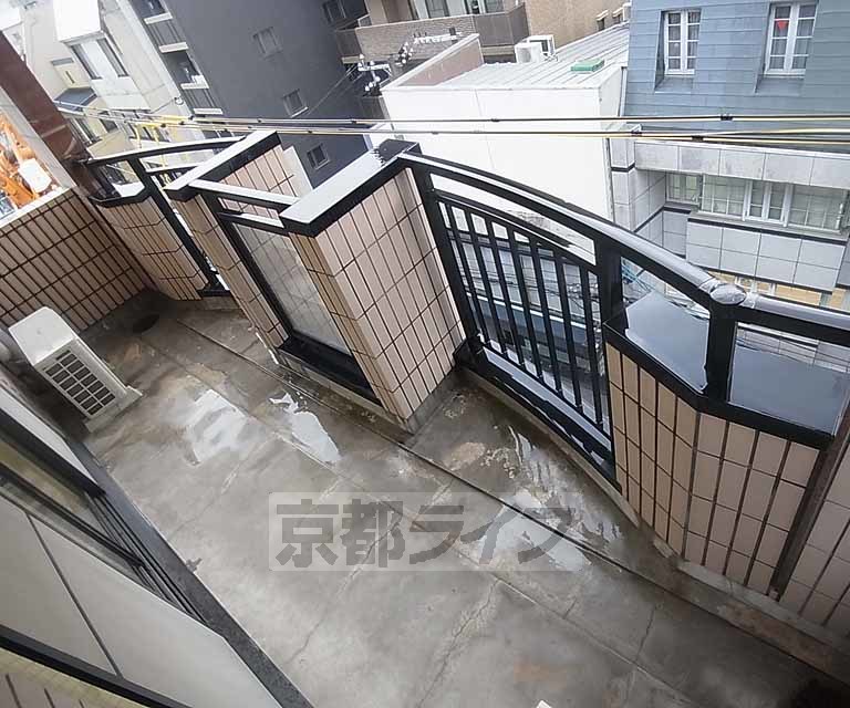 【京都市中京区俵屋町のマンションのバルコニー】