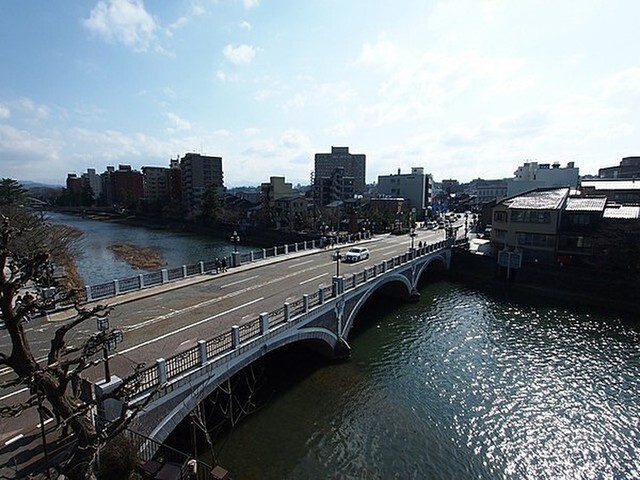 【くわなビルの建物外観】