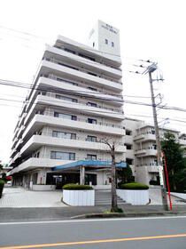 【藤沢市片瀬のマンションの建物外観】