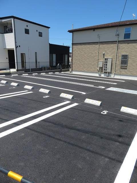 【松山市堀江町のアパートの駐車場】