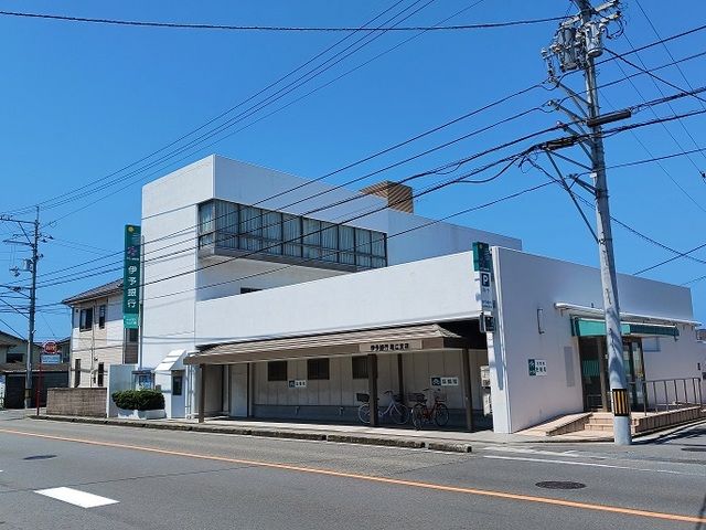 【松山市堀江町のアパートの銀行】