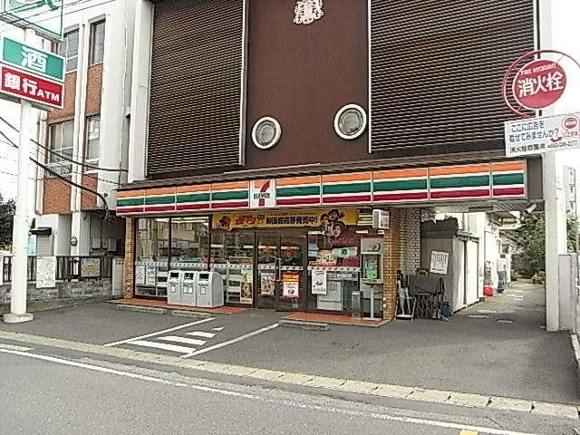 コンビニ　セブンイレブン（コンビニ）まで821m