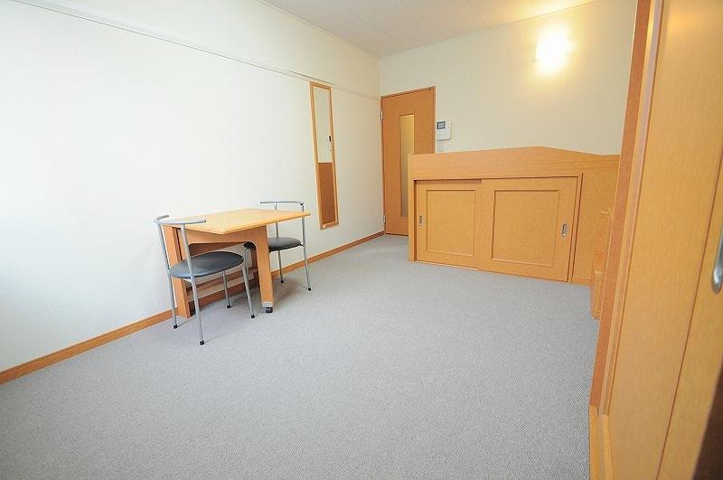 居室・リビング　1Fはフローリング・2Fはカーペット仕様となります。