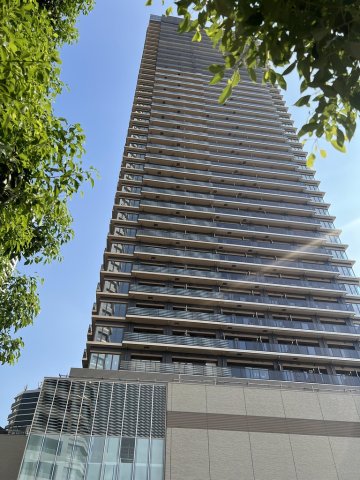 新宿区西新宿のマンションの建物外観