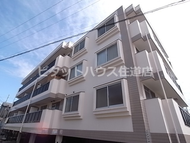 【富士雁屋西マンションの建物外観】