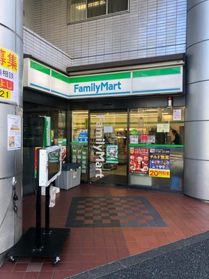 【中野区本町のマンションのコンビニ】