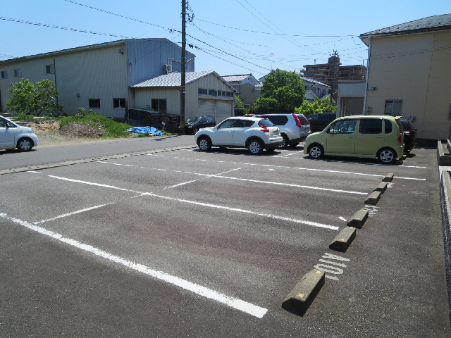 【メゾンプレミールA.Bの駐車場】