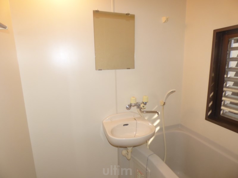 洗面設備　※同タイプの他のお部屋です