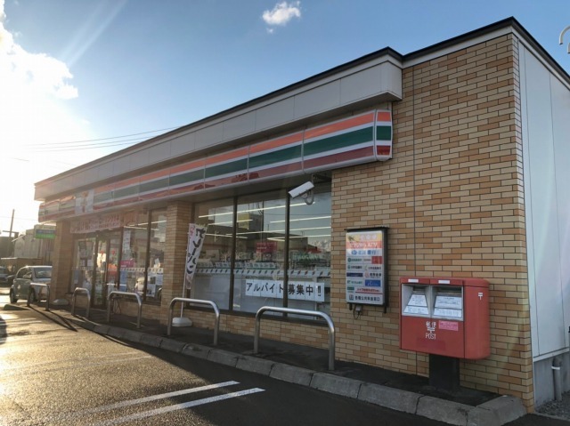 コンビニ　セブンイレブン（コンビニ）まで550m