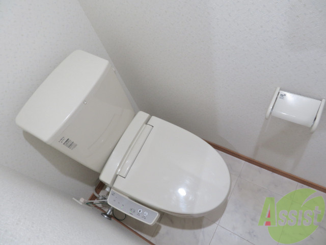 トイレ　ウォシュレット機能がついたトイレです。安心して使用できますね
