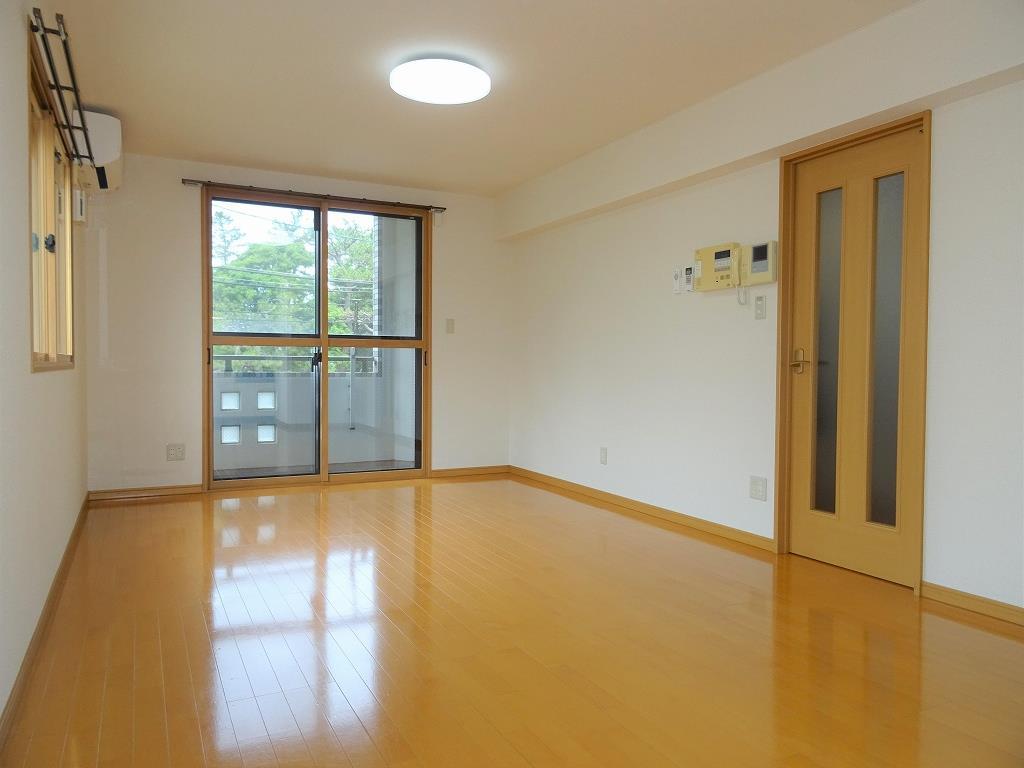 居室・リビング　13帖の広々としたLDK☆エアコン完備です！