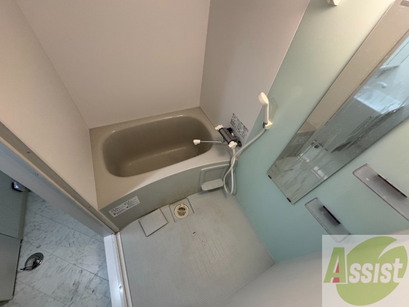 バス・シャワールーム　ユニットバスです。疲れを癒すのに欠かせませんね！