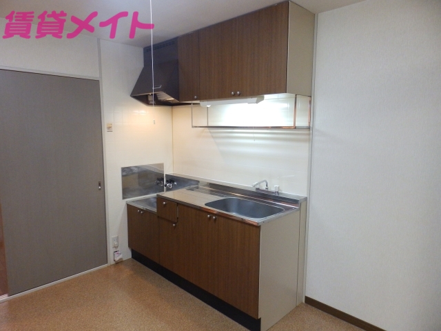 キッチン　同物件別部屋写真