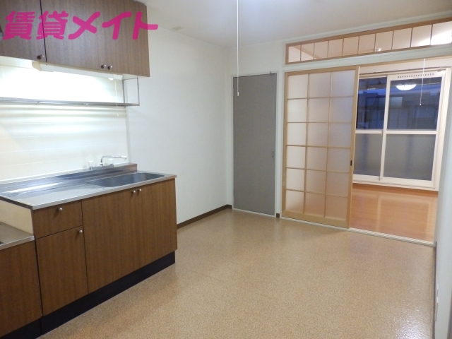 居室・リビング　同物件別部屋写真