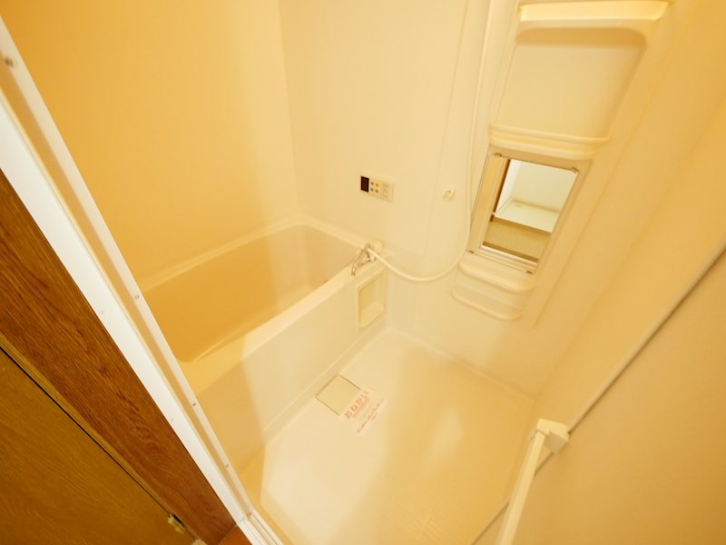 バス・シャワールーム　追焚き給湯、シャワー