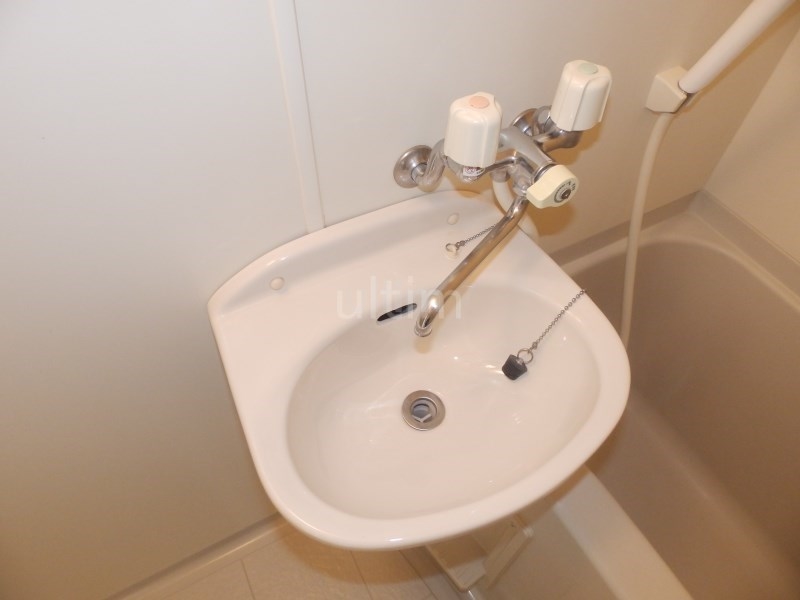 洗面設備　※同タイプの他のお部屋です