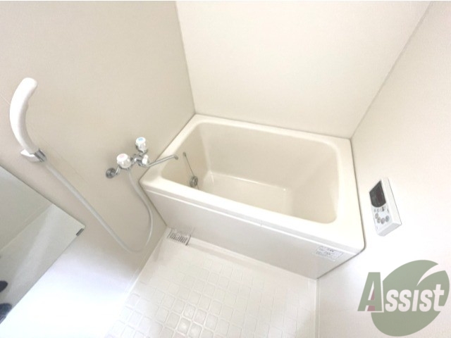 バス・シャワールーム　追い焚き機能が付いているのでいつでも温かいお風呂に入れますよ