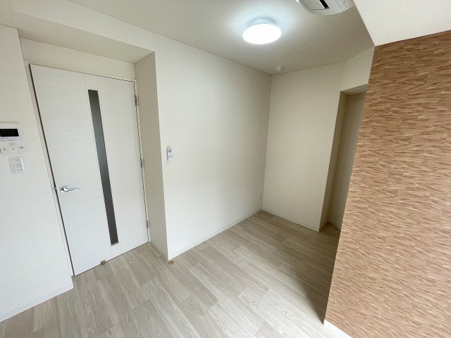 その他部屋・スペース　広くて明るい寝室