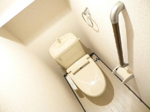 トイレ　温水洗浄便座です♪