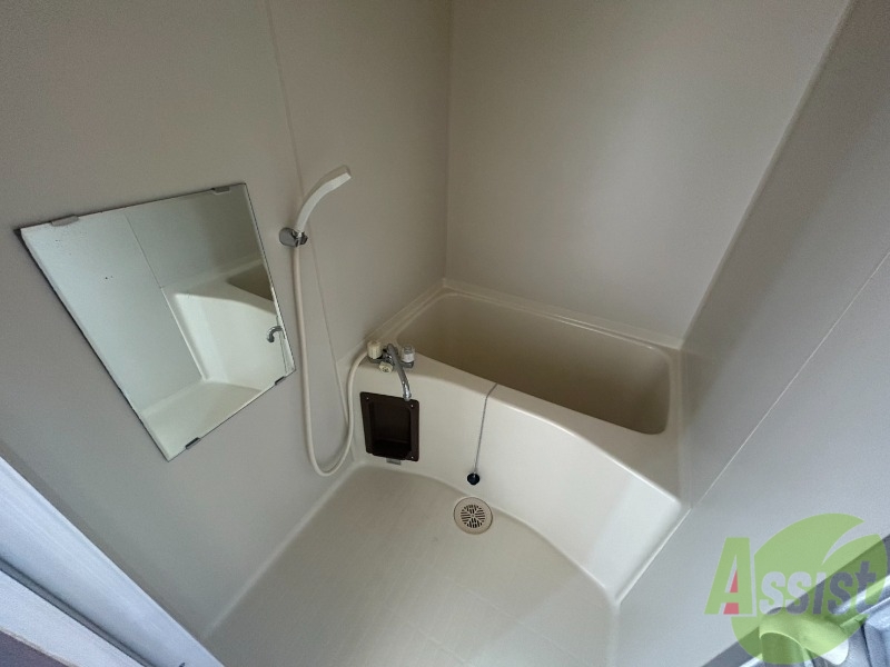 バス・シャワールーム　浴槽があるため、ゆっくりと湯舟に浸かることが出来ます。