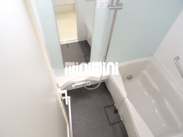 バス・シャワールーム　浴室乾燥機、追い焚き機能付浴室