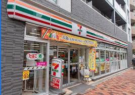 コンビニ　セブンイレブン世田谷上馬5丁目店（コンビニ）まで304m
