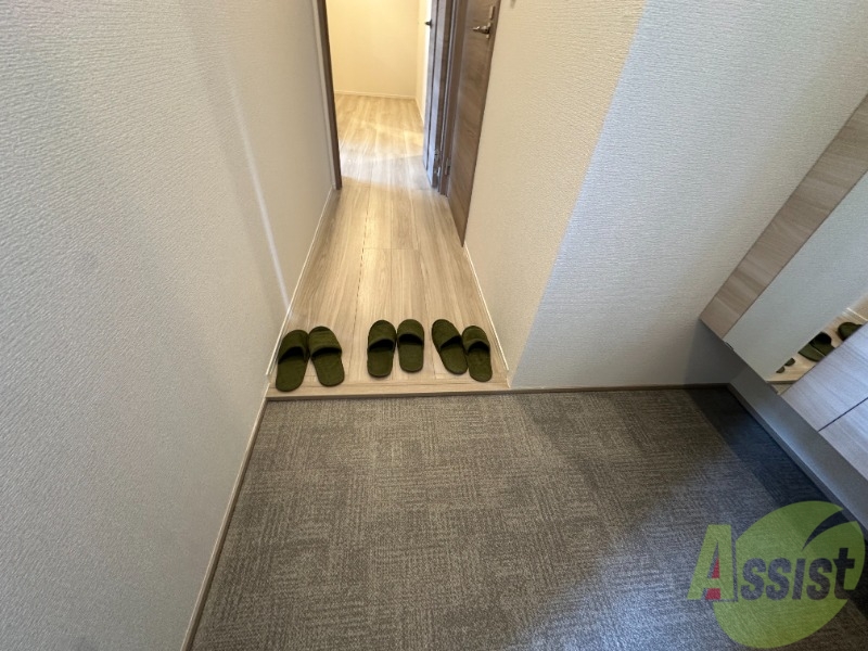 玄関　玄関からの様子です。すぐ部屋が見えないのは安心ですね。