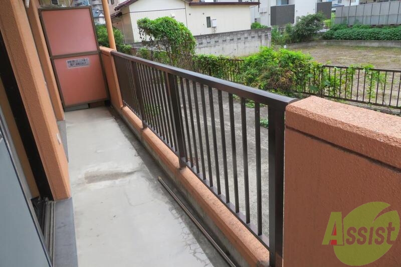 バルコニー　ベランダも二部屋から出入り出来るのでお洗濯も楽ですね