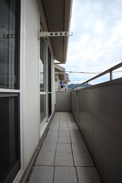 バルコニー　同物件別号室