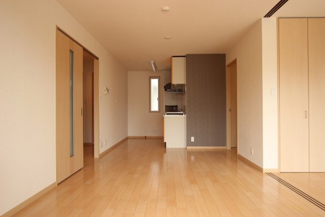 居室・リビング　同物件別号室