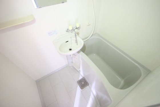 洗面設備　※別号室の写真です