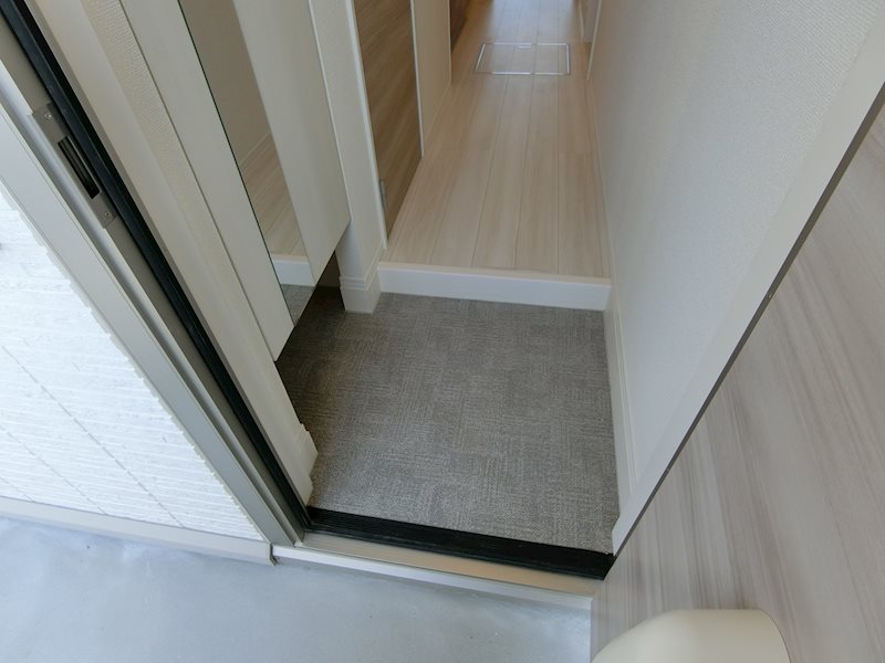 玄関　姿見の付いた玄関です！