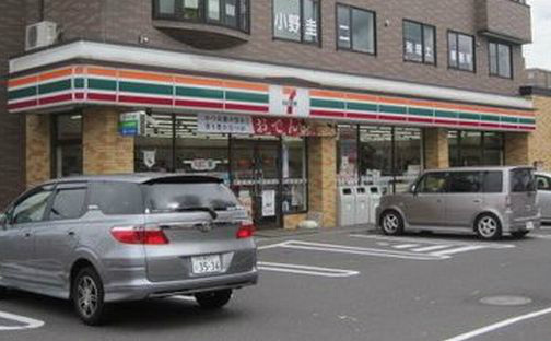 コンビニ　セブンイレブン（コンビニ）まで221m