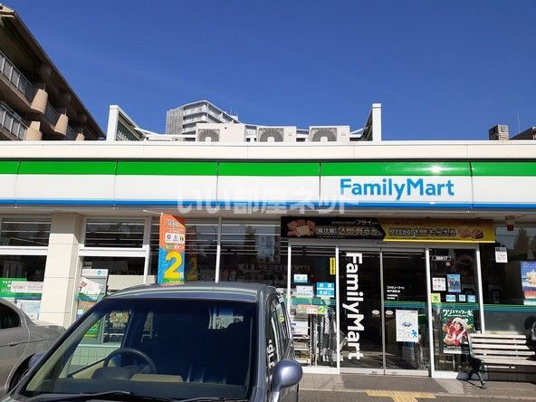 コンビニ　ファミリーマート神戸湊町店（コンビニ）まで539m