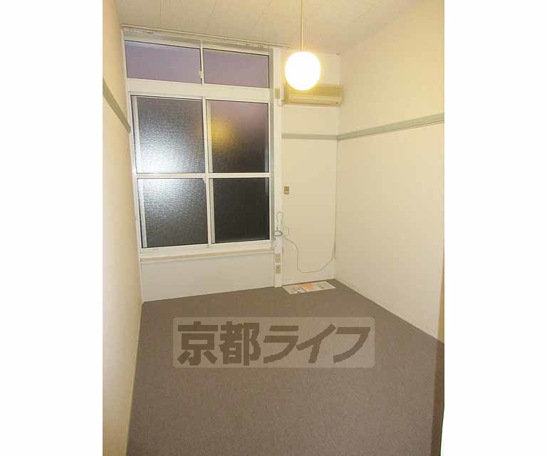 居室・リビング　天井の高いお部屋です！