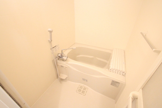 バス・シャワールーム　※別部屋の写真です