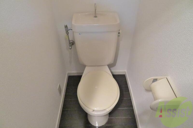 トイレ　トイレはシンプルかつオーソドックスですが清潔感があります。