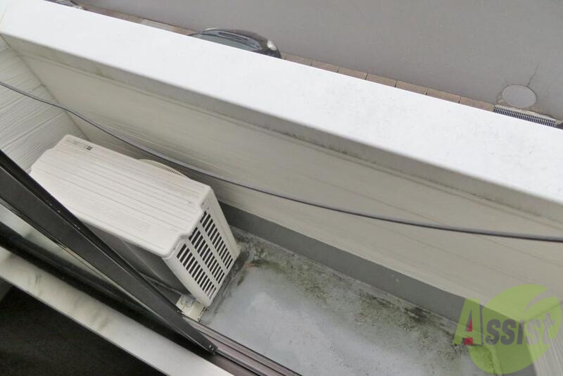 バルコニー　バルコニーはこちらです。洗濯物は少し干せそうです。