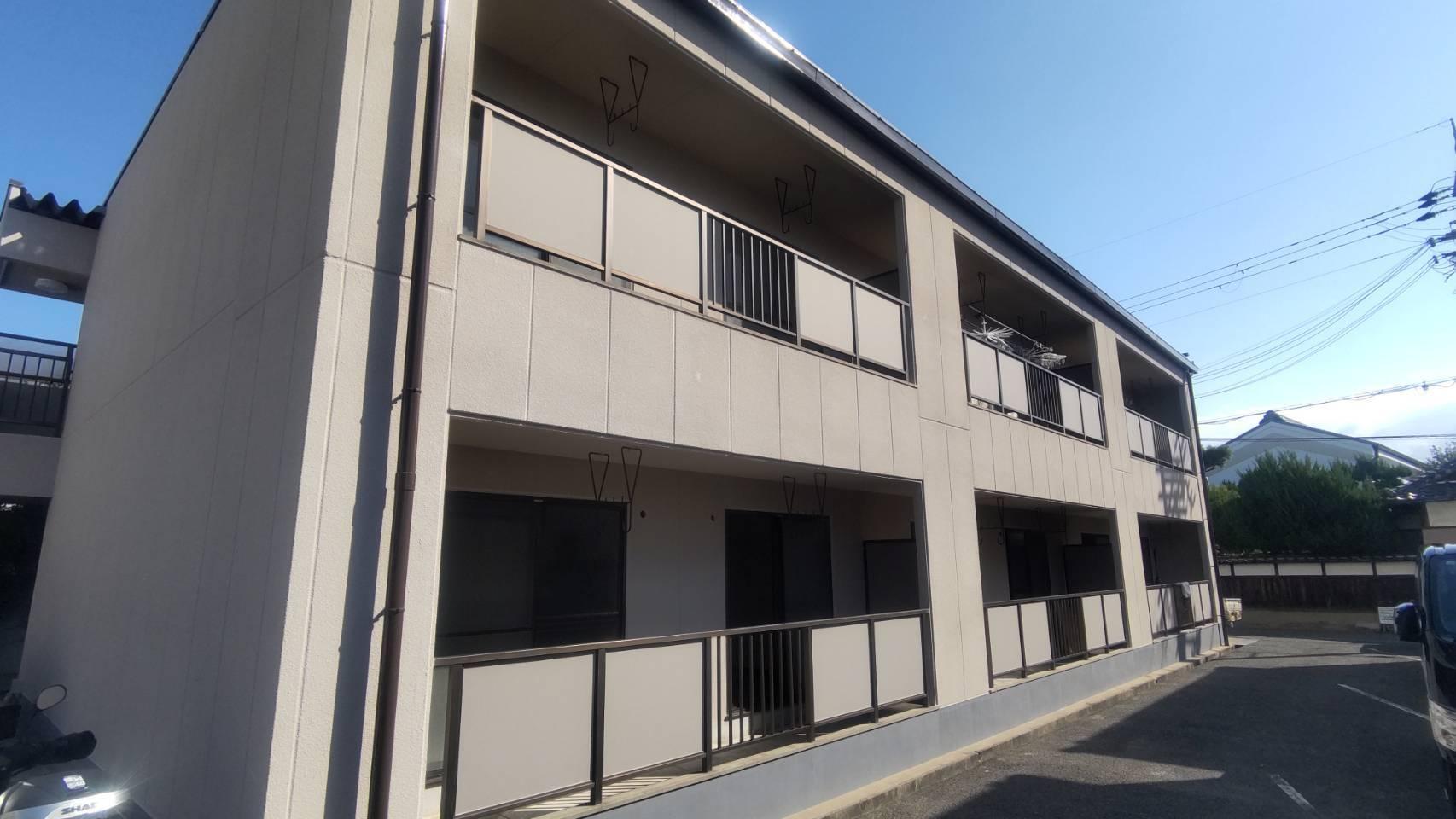 バルコニー　南向きでお布団も干せ、晴れた日の寝床の香りが楽しみです。