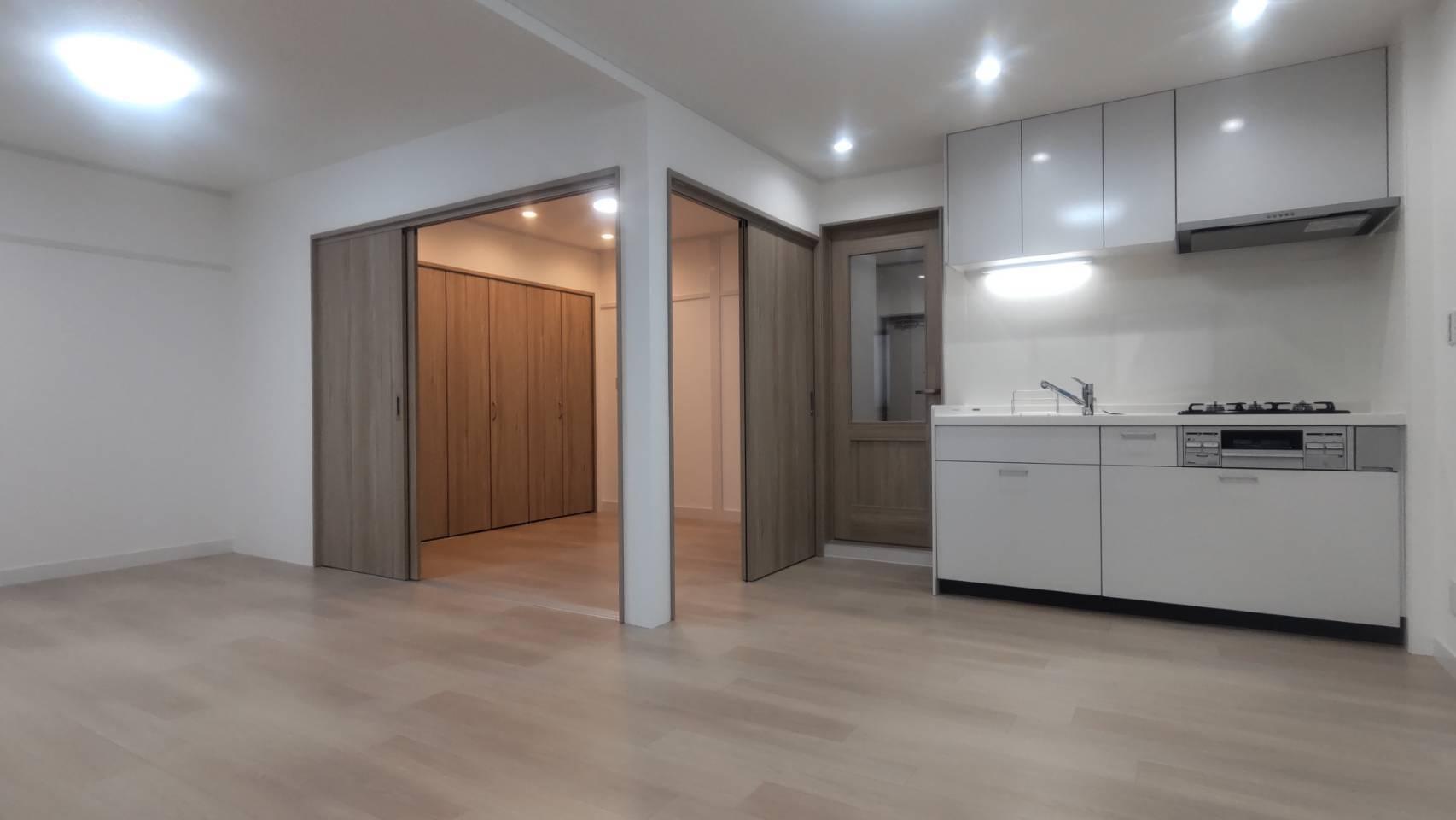 その他設備　隣接の4.5畳を開放すると19.2畳の広々空間に変身します。