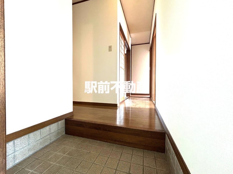 玄関　下駄箱収納あります！