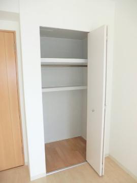 リブェール南茨木　収納　クローゼット
