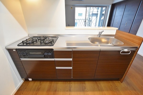 キッチン　★システムキッチン／３口コンロ★