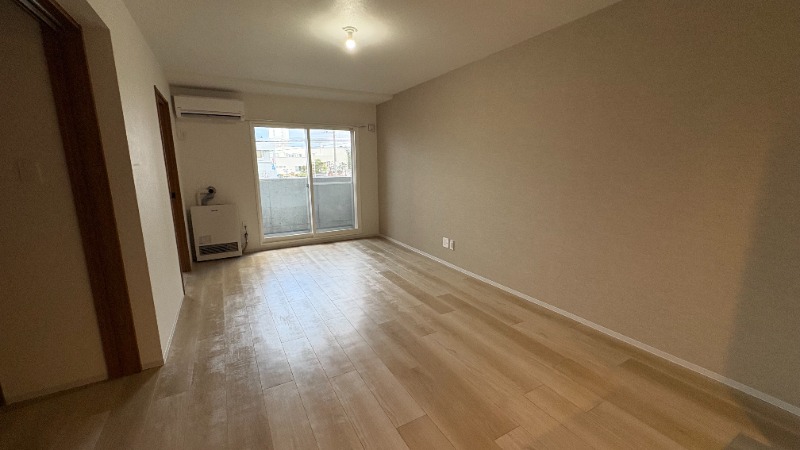 居室・リビング　明るいリビング