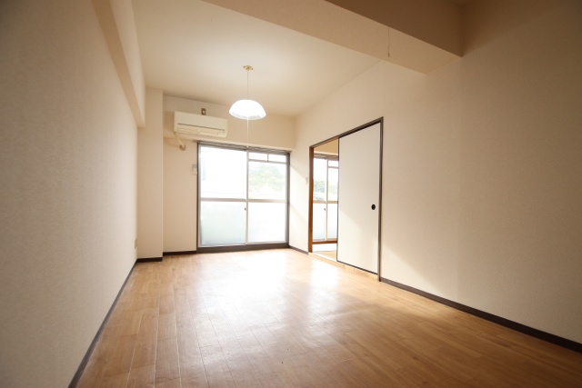 居室・リビング　※別号室の参考写真です