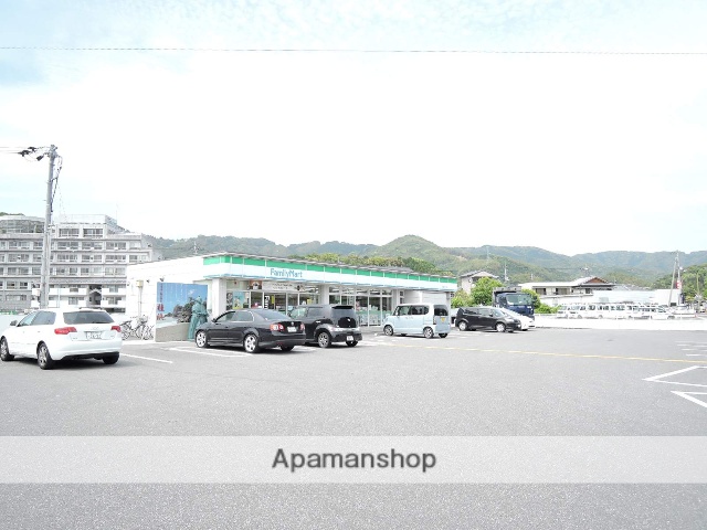 コンビニ　ファミリーマート高知インター店（コンビニ）まで490m