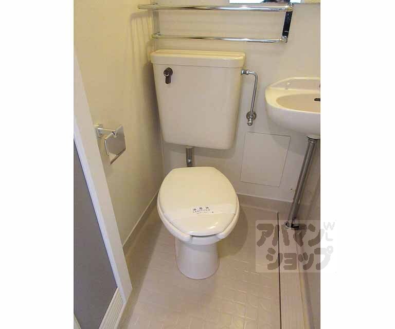 トイレ　３点ユニットバス。