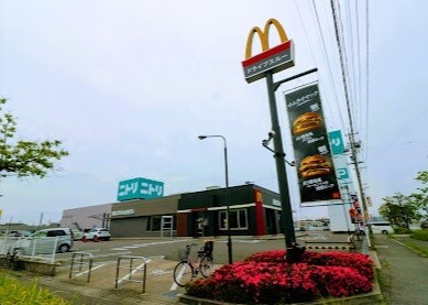 飲食店　マクドナルド半田ニトリ店（飲食店）まで779m