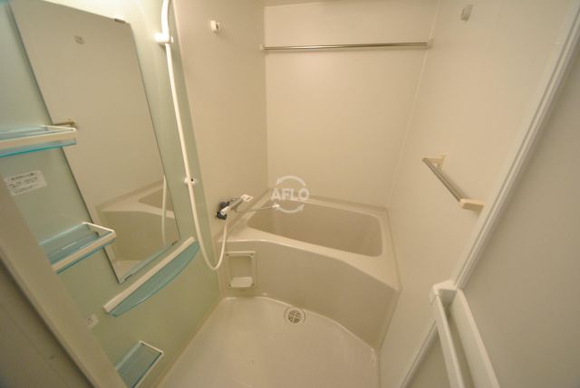 バス・シャワールーム　セレニテ北久宝寺　浴室