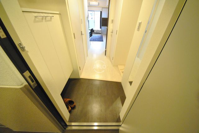 玄関　セレニテ北久宝寺　玄関